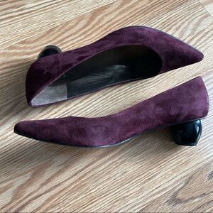 𝅺Stuart Weitzman Suede Heels